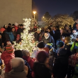 Rozsvěcení vánočního stromu, jarmark a dílny v MŠ